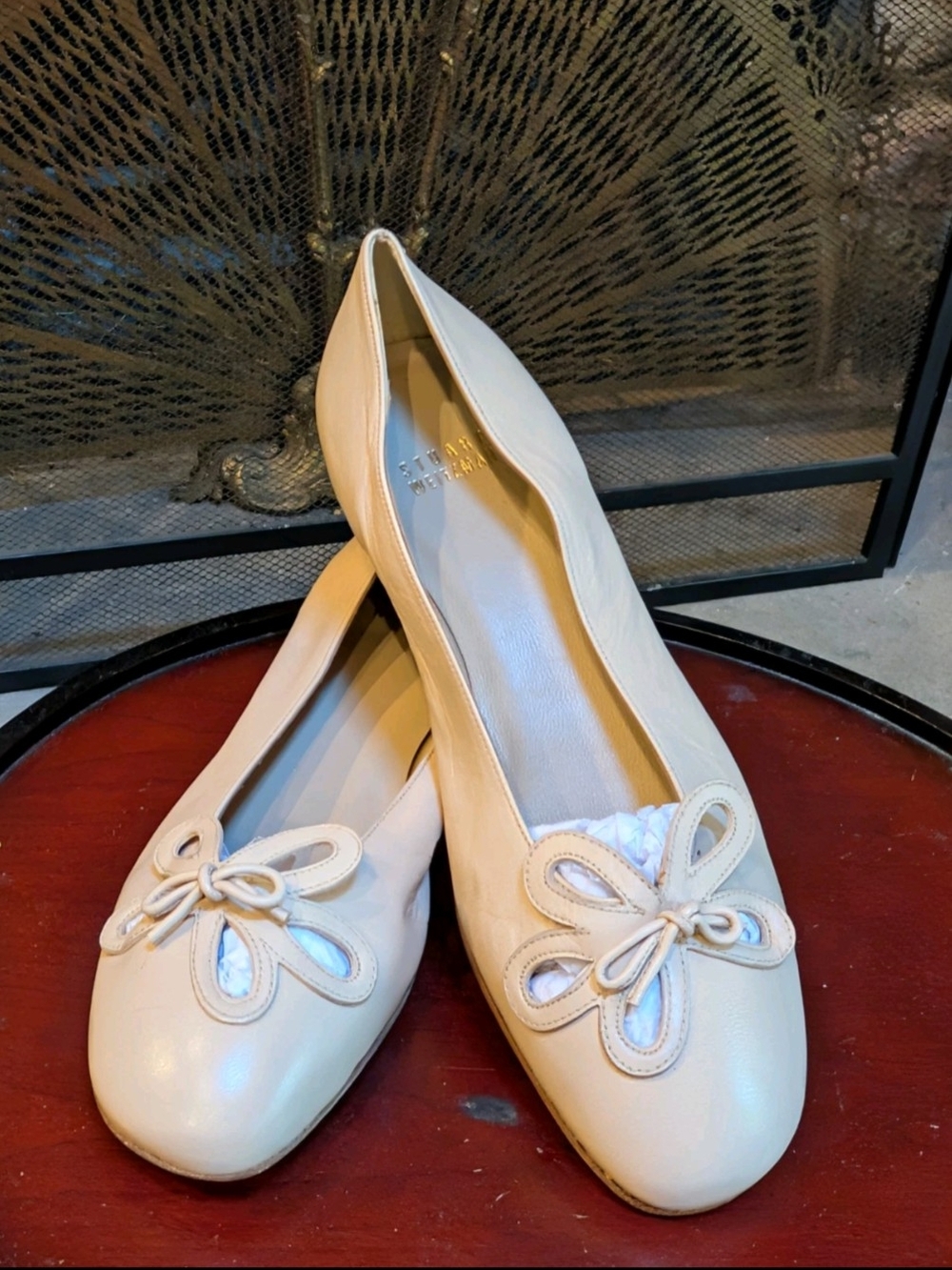 Stuart Weitzman Ivory Leather Flats | Bow + Petal Cutout | SZ 6 | Spain